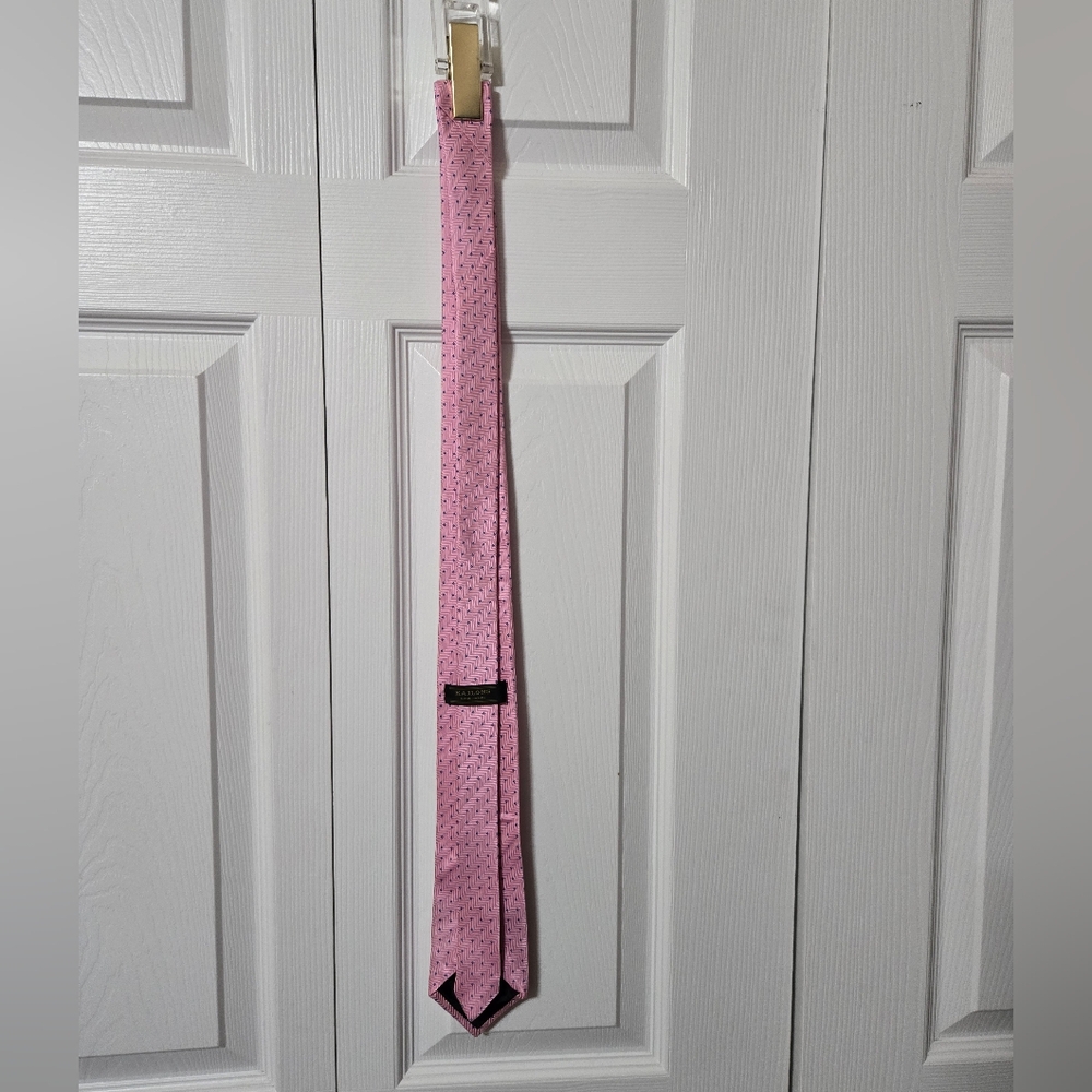 Kailong Pink Men's Tie, Blue Square Accent Design, 58 Inches Long, NWOT - Picture 3 of 8